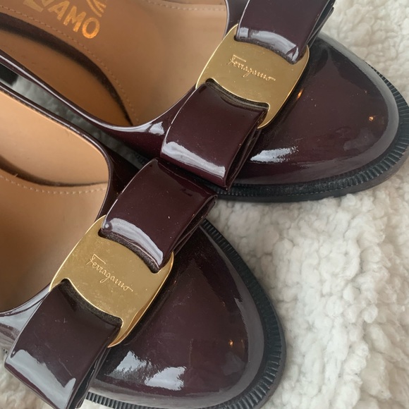 Salvatore Ferragamo Vara Pumps - Picture 2 of 6